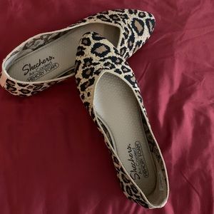 NWOT Sketchers slip on’s